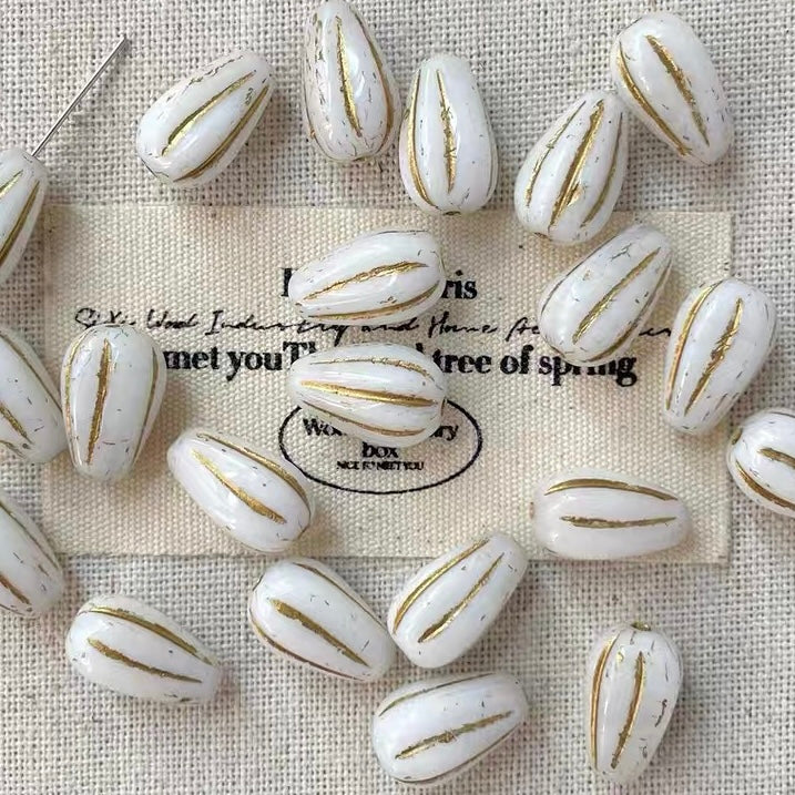 Teardrop Vintage Czech Beads