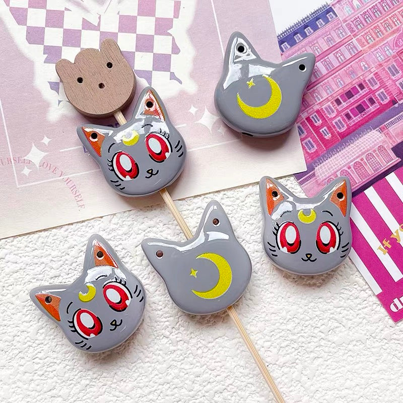 Cat-shaped Red Polka Dot Acrylic Cube Beads
