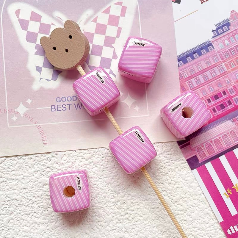 Cat-shaped Red Polka Dot Acrylic Cube Beads