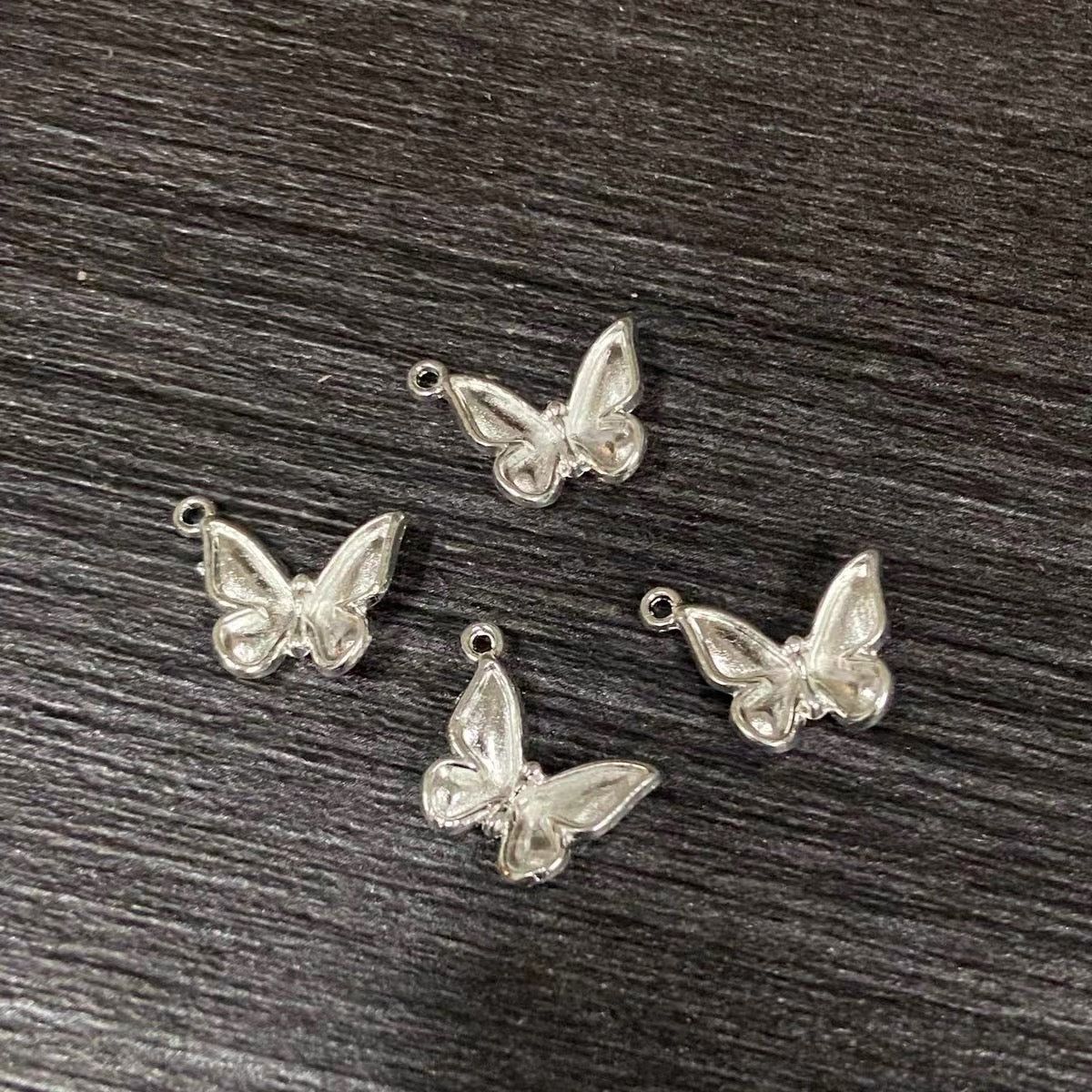 Butterfly Pendant Beads Strung with Alloy Plated in Bright Silver