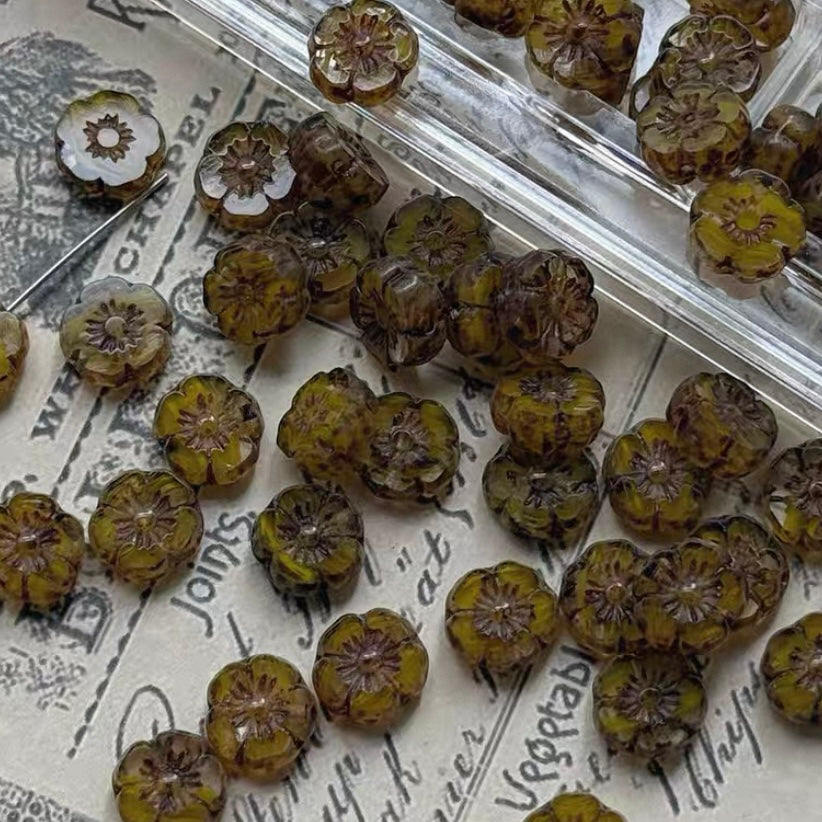 Hawaiian Flower Czech Beads