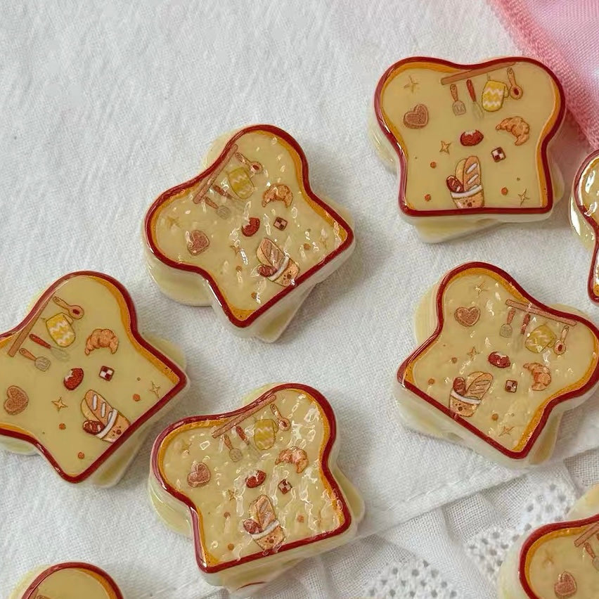 HK Bear Cute Resin Toast Beads